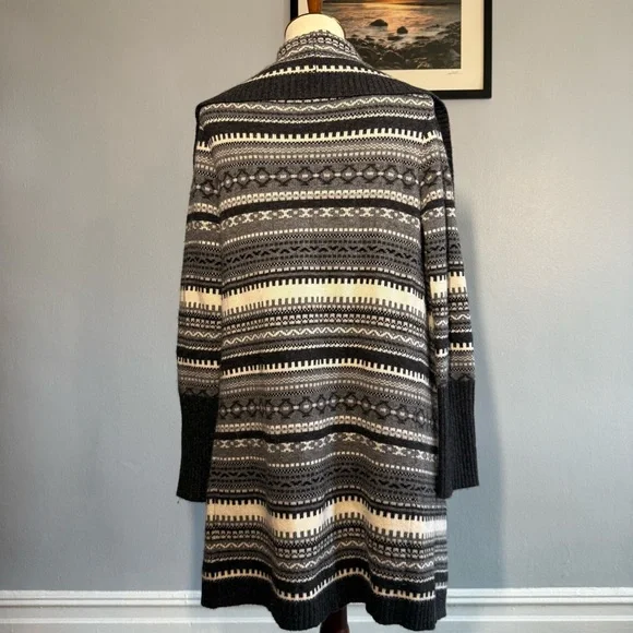 Neiman Marcus Cashmere Cardigan - Picture 4 of 6